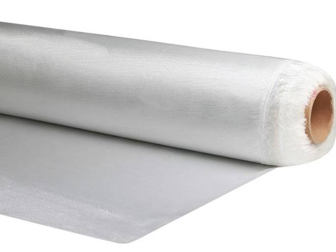 Un rouleau de tissu de fibre de verre avec la couleur blanche.