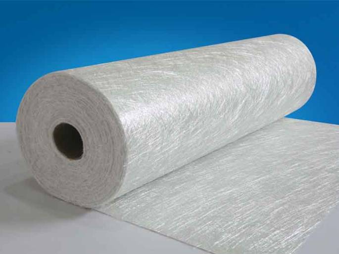 A roll of fiberglass needle mat with white color.