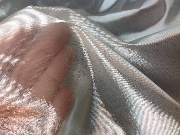Un morceau de tissu stratifié en fibre de verre.