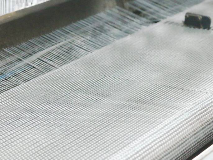 Machine de production avancée de tissu de fibre de verre.