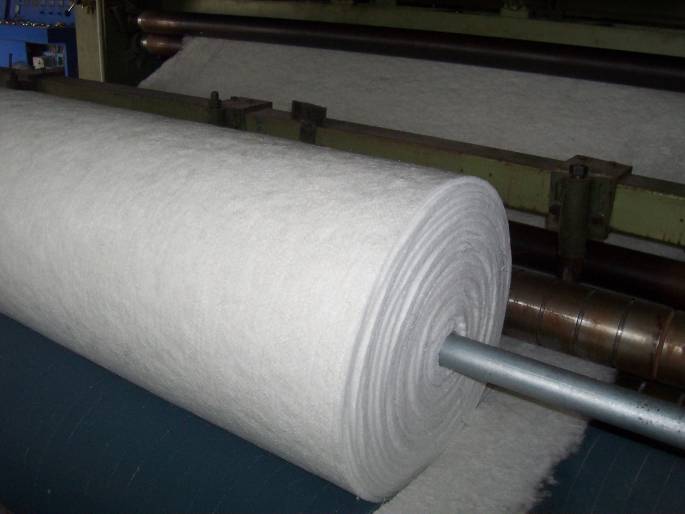 Proceso de producción de estera de aguja de fibra de vidrio.